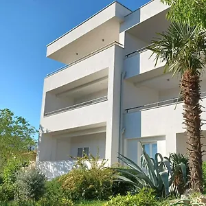 https://sea-view-apartments-ivana.primorje-gorskikotar.com